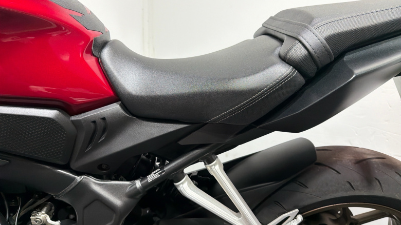 24MY Honda CB650R E-Clutch